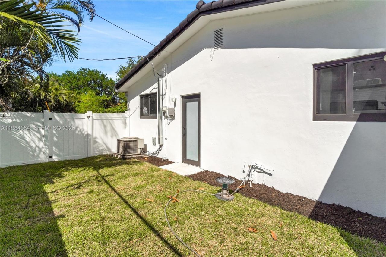 10 NW 100th St , Miami Shores, FL 33150 Photo