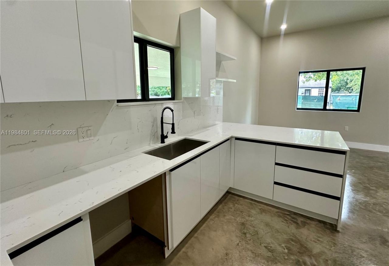 929 NW 60th St , Miami, FL 33127 Photo