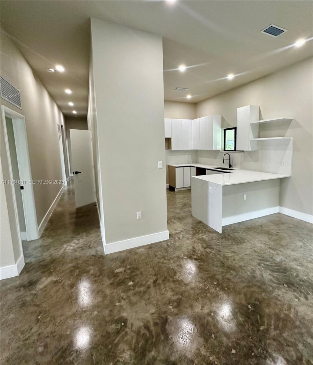 929 NW 60th St , Miami, FL 33127 Photo