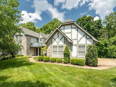 1318 Conway Oaks Drive, Chesterfield, MO 63017