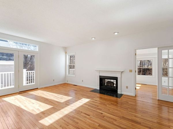 11 Maple Ridge Dr, Unit 11, Burlington, MA 01803