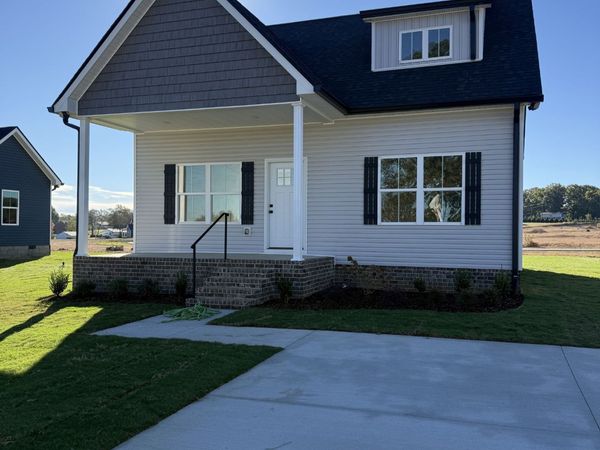 25 Old Stage Rd, Mc Ewen, TN 37101
