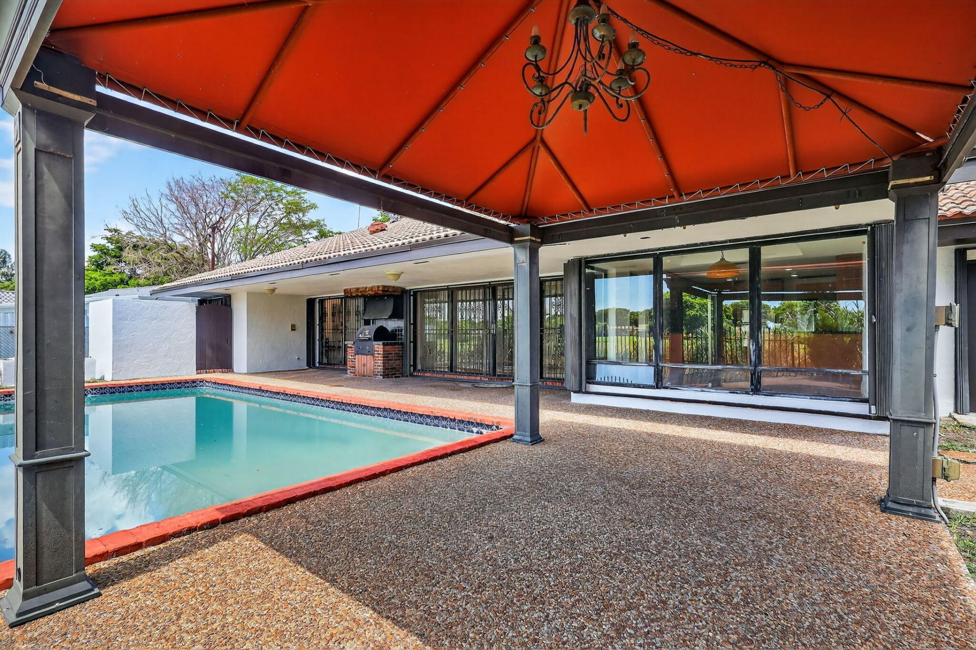 19811 W Oakmont Drive, Hialeah, FL 33015 Photo