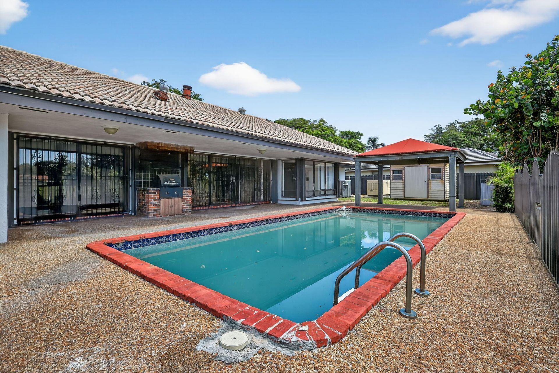 19811 W Oakmont Drive, Hialeah, FL 33015 Photo