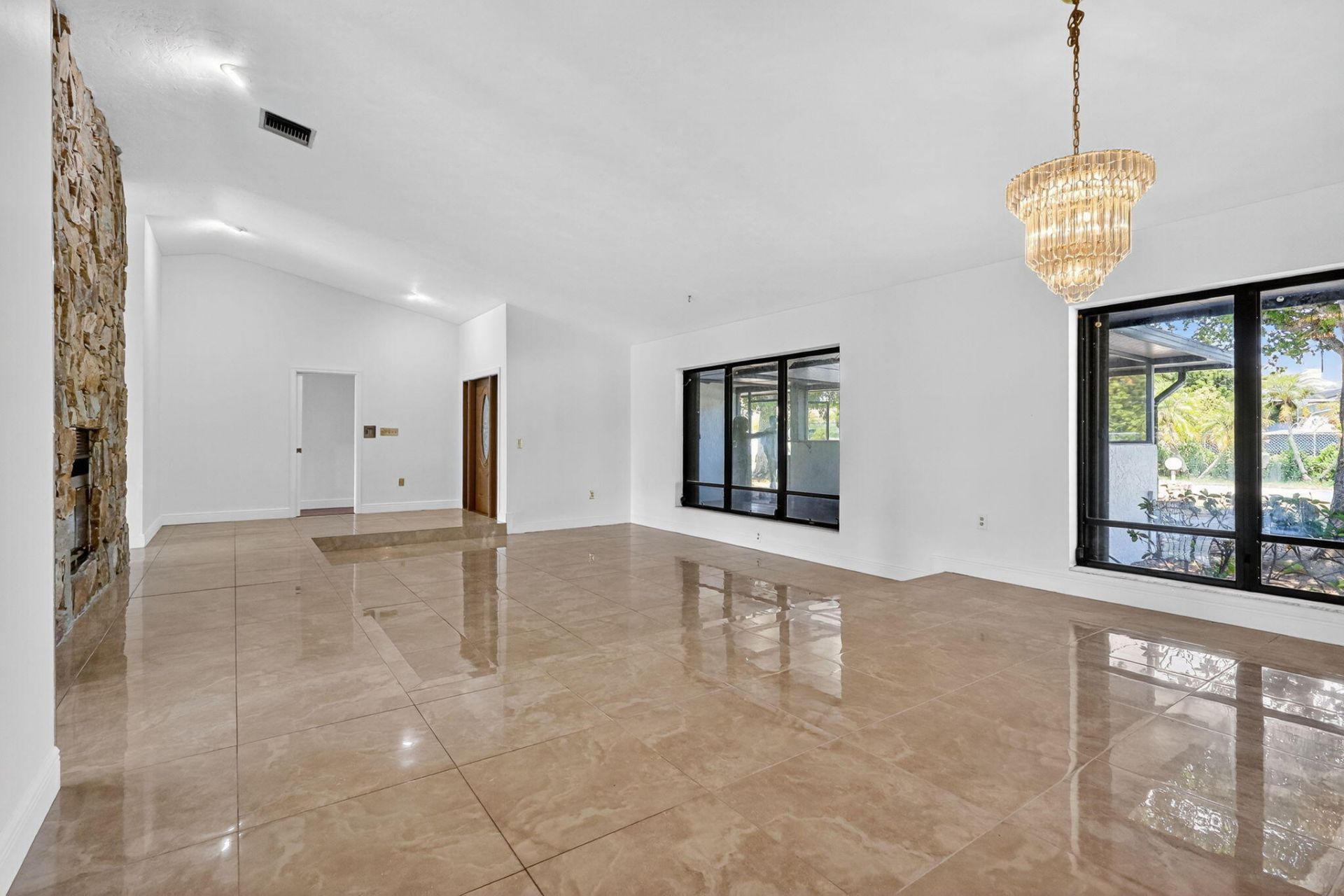 19811 W Oakmont Drive, Hialeah, FL 33015 Photo