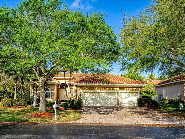 838 NW 123rd Dr, Coral Springs, FL 33071