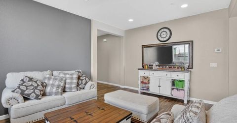 7434 Thorndale Way, Sacramento, CA 95829 Photo