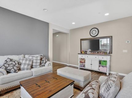 7434 Thorndale Way, Sacramento, CA 95829 Photo