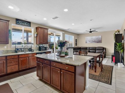 7434 Thorndale Way, Sacramento, CA 95829 Photo