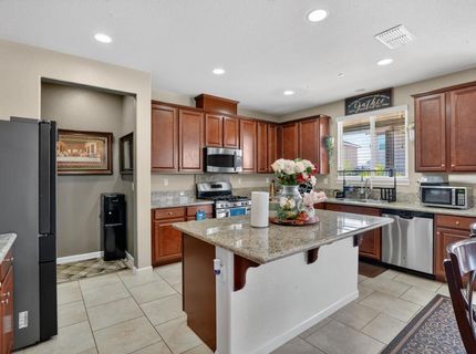 7434 Thorndale Way, Sacramento, CA 95829 Photo