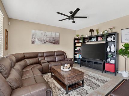 7434 Thorndale Way, Sacramento, CA 95829 Photo