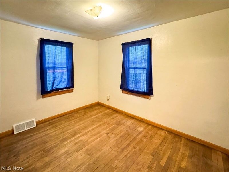 165 Piccadilly Street, Campbell, OH 44405 Photo 11