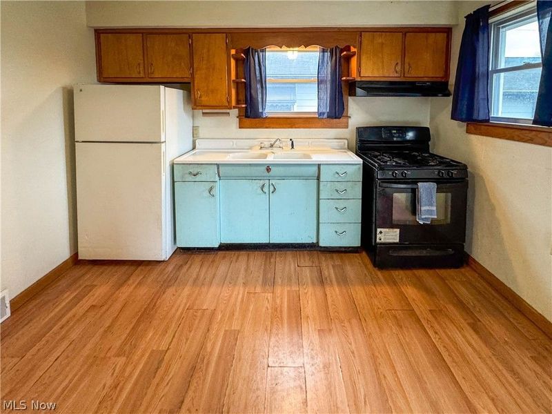 165 Piccadilly Street, Campbell, OH 44405 Photo 16