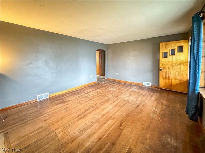 165 Piccadilly Street, Campbell, OH 44405 Photo 5