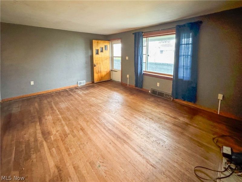 165 Piccadilly Street, Campbell, OH 44405 Photo 6