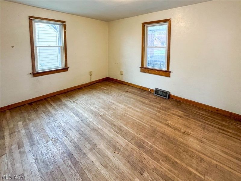 165 Piccadilly Street, Campbell, OH 44405 Photo 9