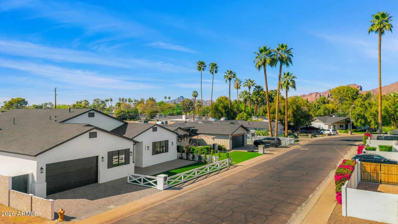 3002 N 53rd Place, Phoenix, AZ 85018 Main Photo