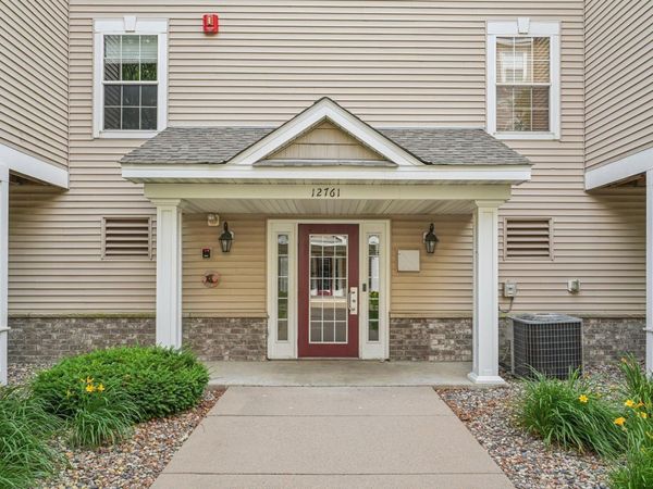 12761 Collegeview Drive, Unit 201, Eden Prairie, MN 55347