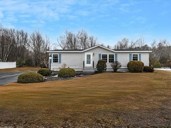 100 Stacey Drive, Hopkinton, NH 03229