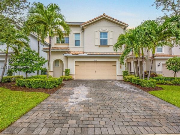 932 Banyan Dr , Hollywood, FL 33021