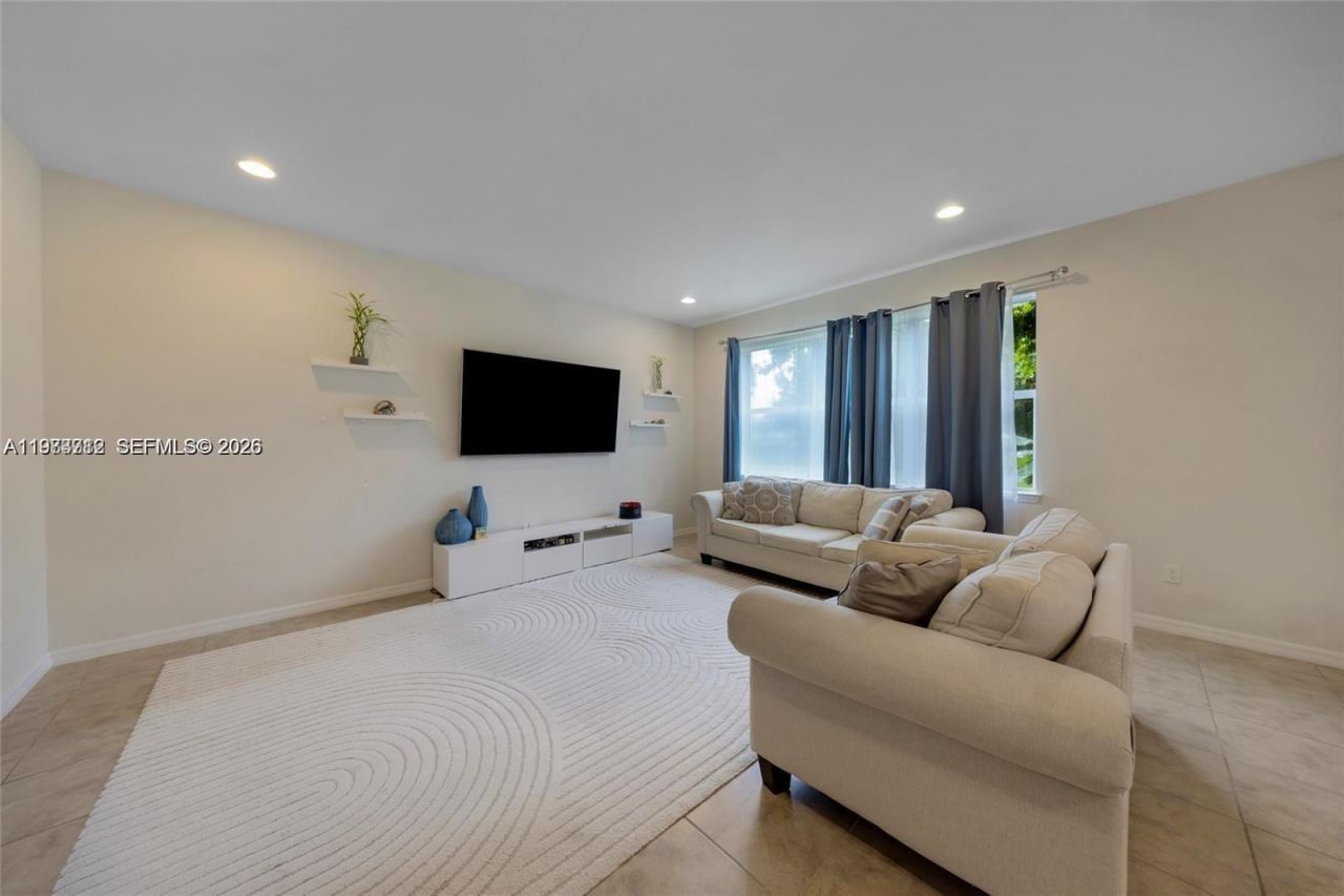 932 Banyan Dr , Hollywood, FL 33021 Photo