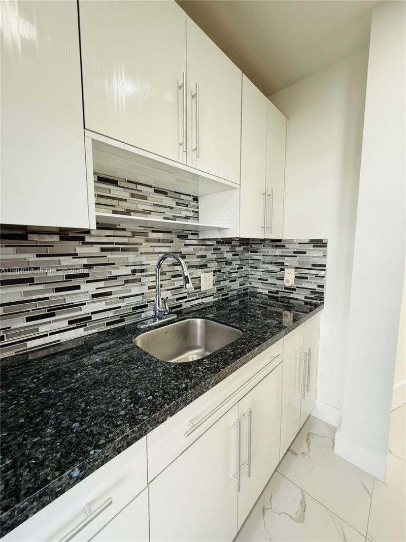 617 SW 11th St , Unit 14E, Miami, FL 33129 Photo