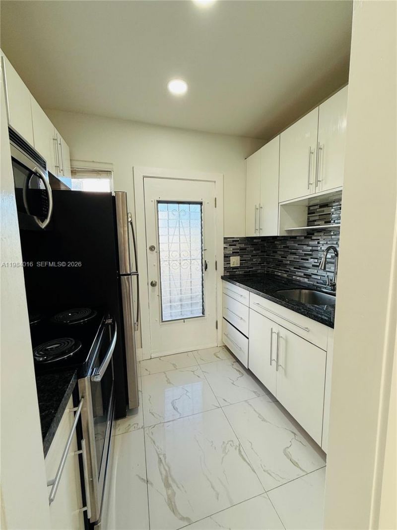 617 SW 11th St , Unit 14E, Miami, FL 33129 Photo