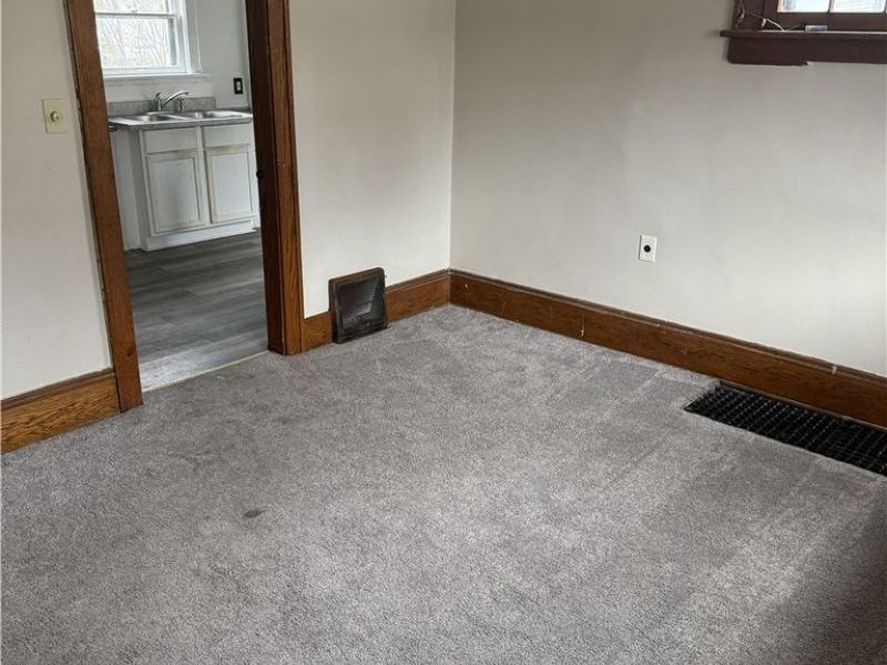 49 W Salome Avenue, Akron, OH 44310 Photo 5