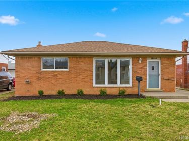 15225 Common Road, Roseville, MI 48066