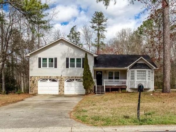 563 Presidential Drive, Dallas, GA 30157