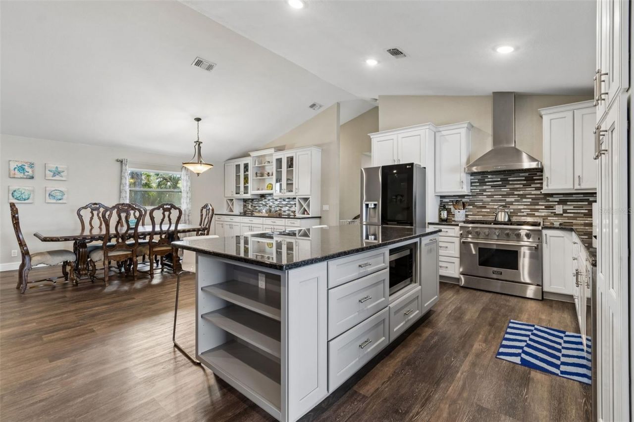 9901 Bay Drive, Gibsonton, FL 33534 Photo