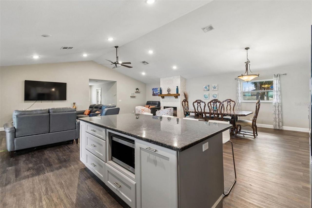 9901 Bay Drive, Gibsonton, FL 33534 Photo