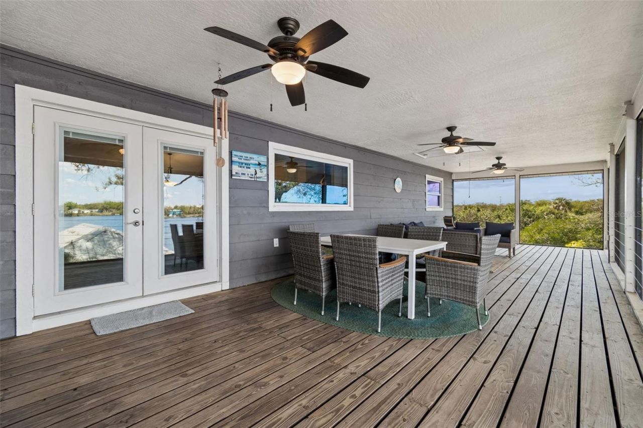 9901 Bay Drive , Gibsonton, FL 33534 Photo