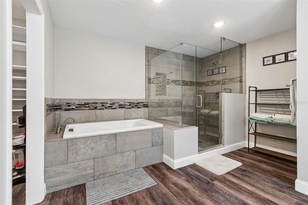 9901 Bay Drive , Gibsonton, FL 33534 Photo