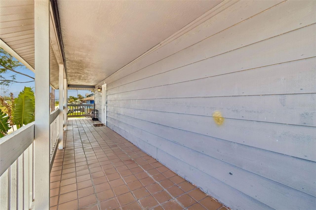 9901 Bay Drive, Gibsonton, FL 33534 Photo