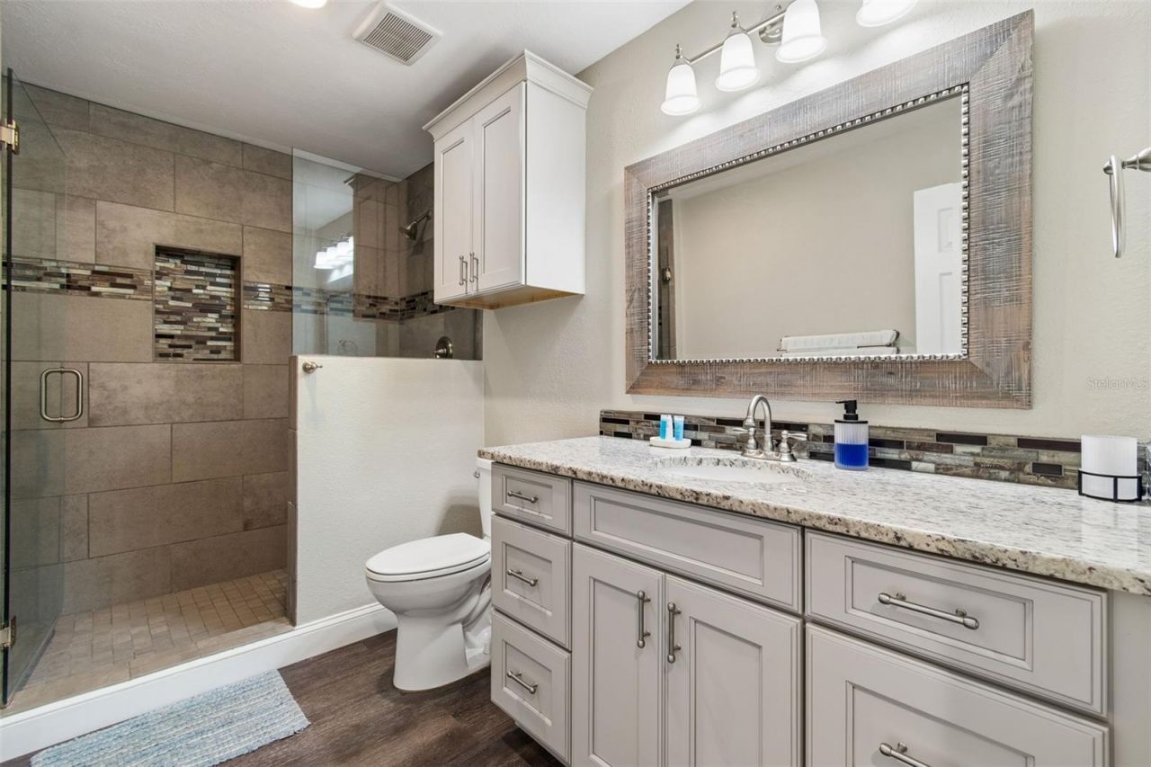 9901 Bay Drive , Gibsonton, FL 33534 Photo