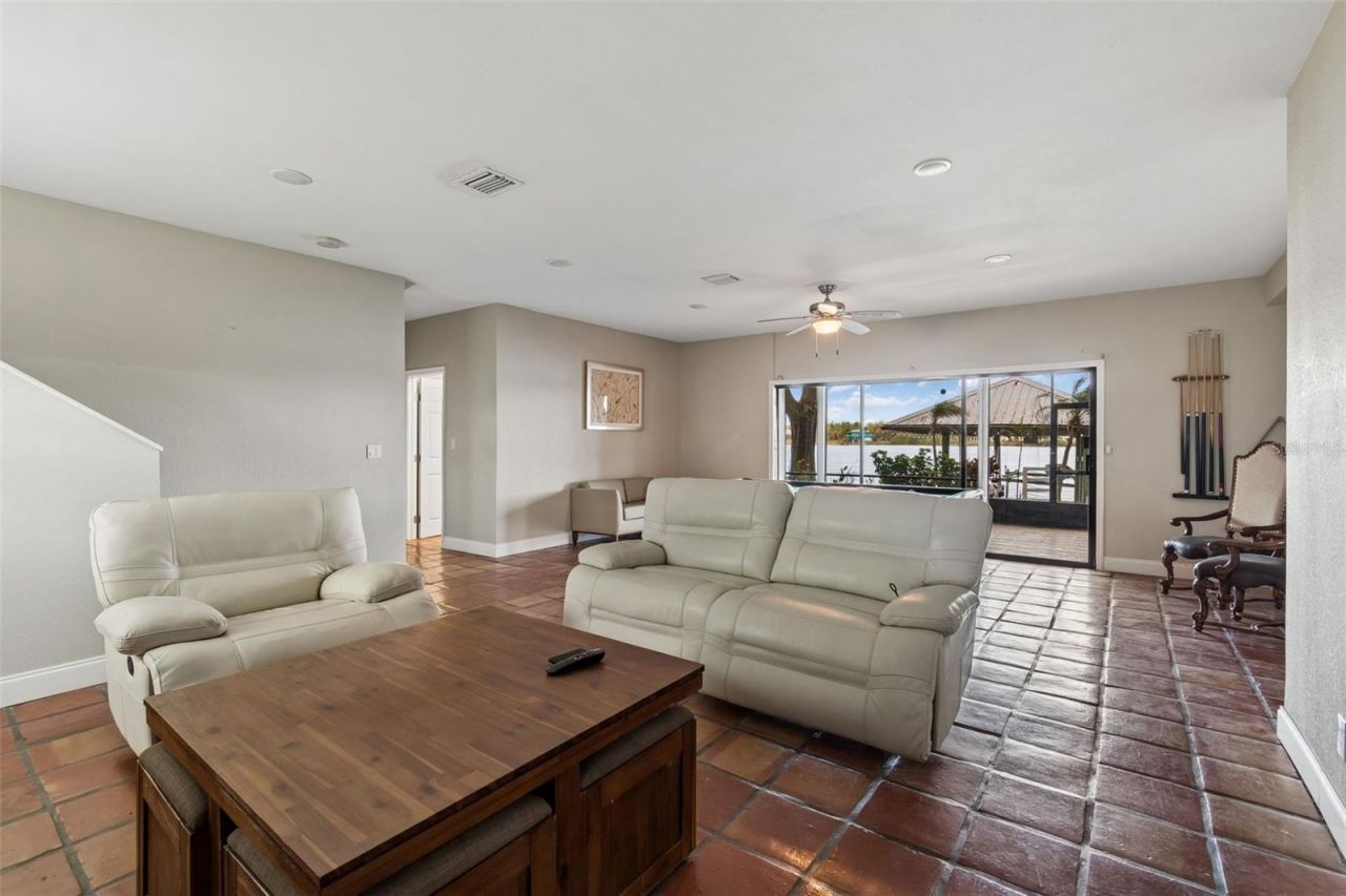 9901 Bay Drive , Gibsonton, FL 33534 Photo