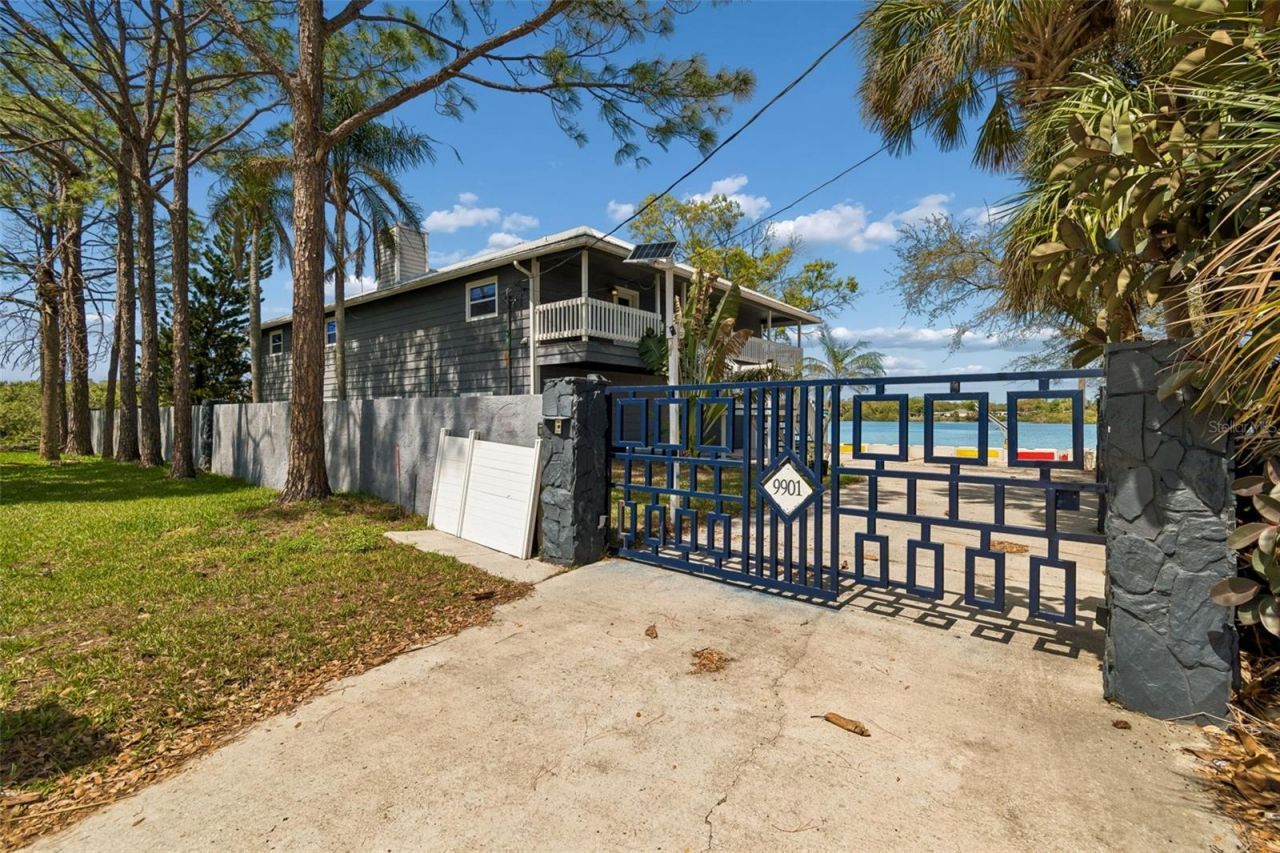 9901 Bay Drive , Gibsonton, FL 33534 Photo