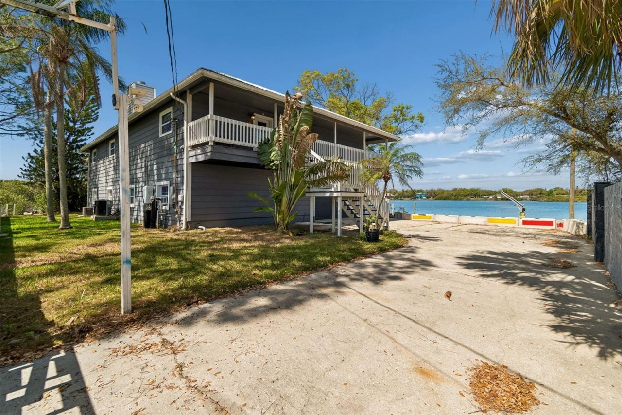 9901 Bay Drive, Gibsonton, FL 33534 Photo