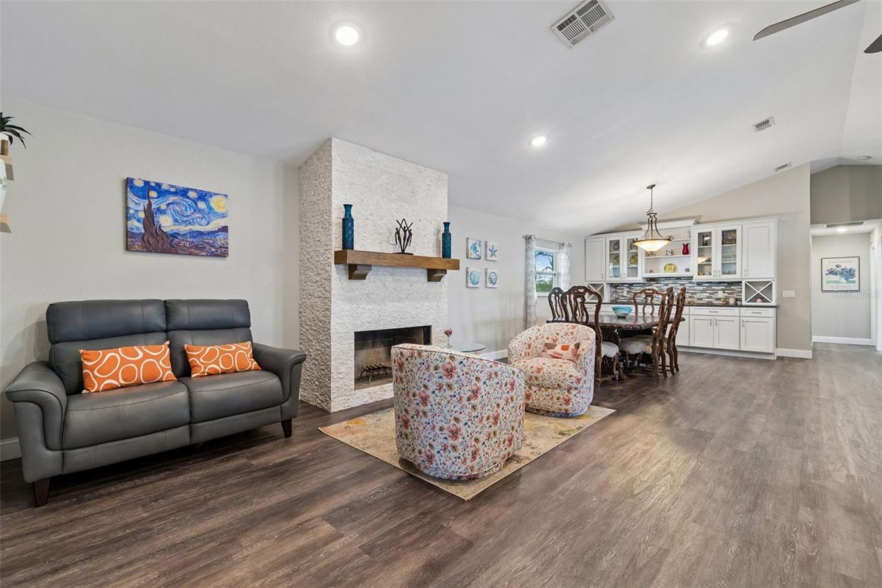9901 Bay Drive, Gibsonton, FL 33534 Photo