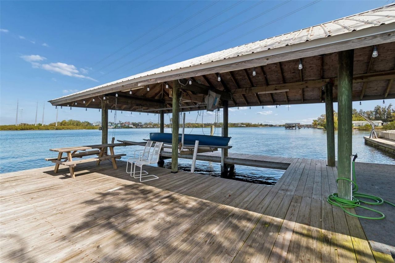 9901 Bay Drive, Gibsonton, FL 33534 Photo