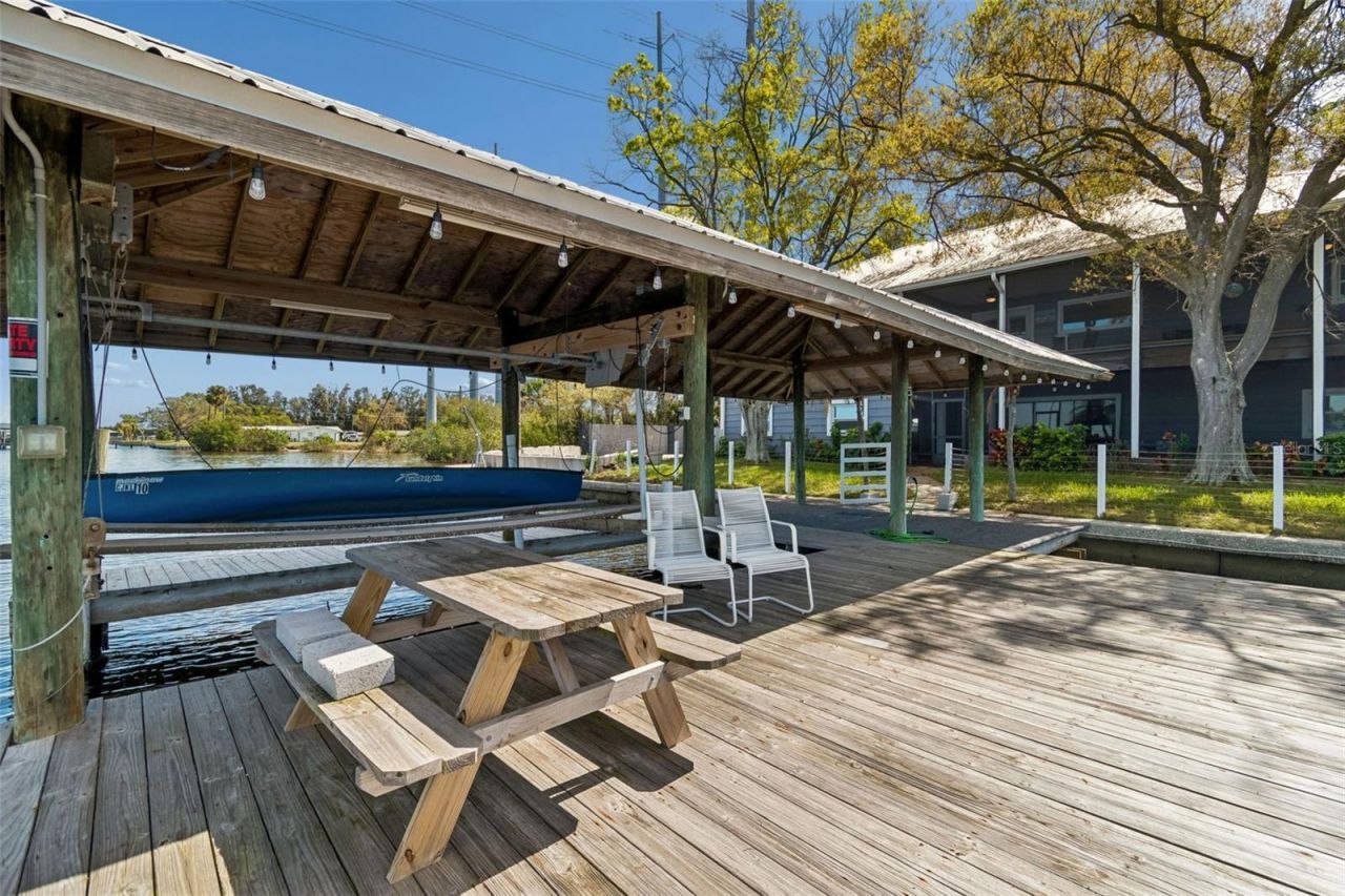 9901 Bay Drive , Gibsonton, FL 33534 Photo