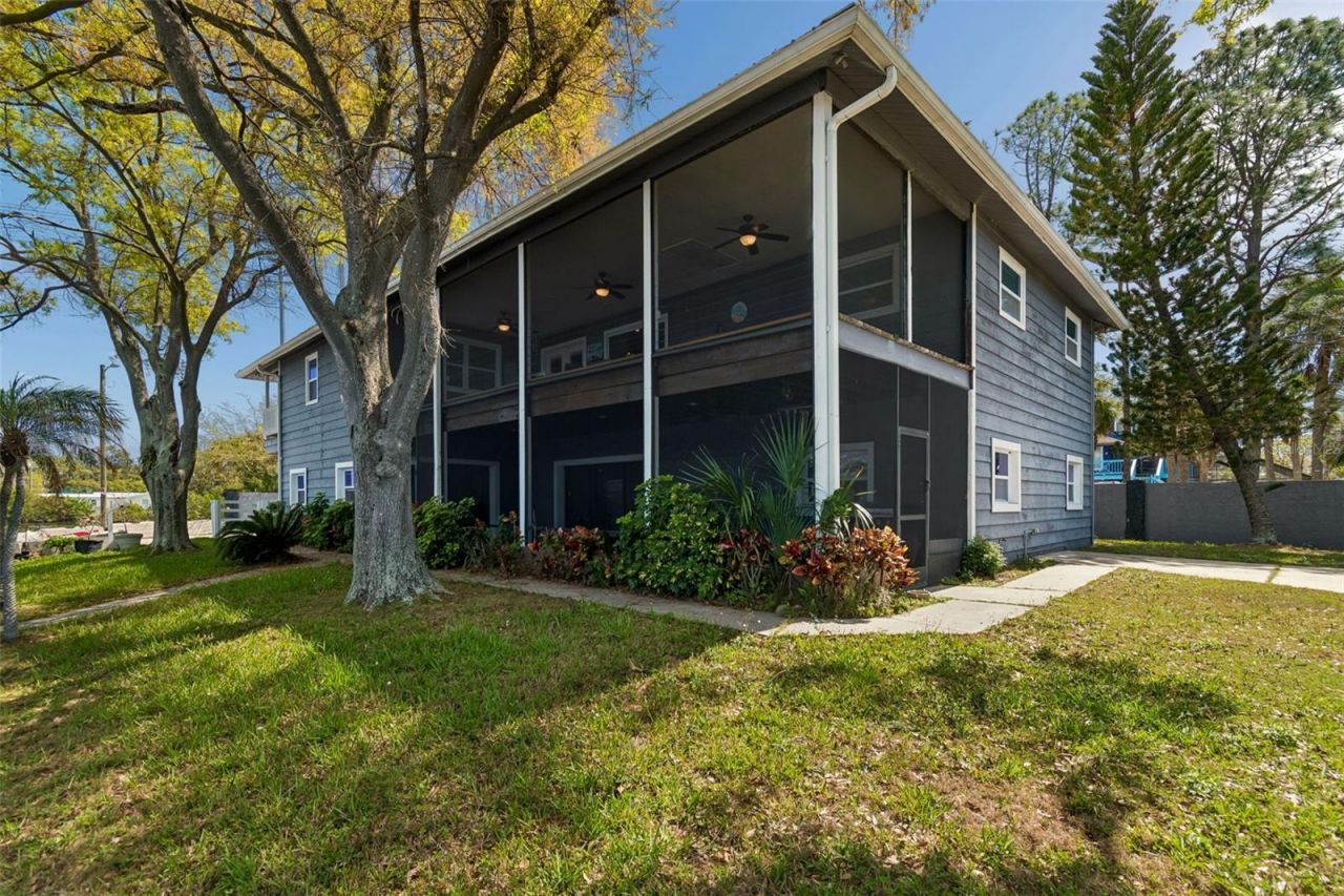 9901 Bay Drive, Gibsonton, FL 33534 Photo