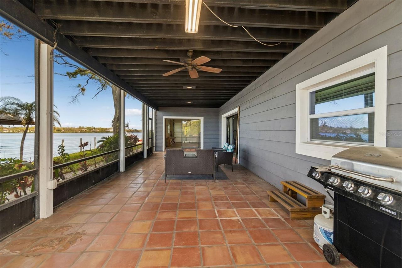 9901 Bay Drive, Gibsonton, FL 33534 Photo