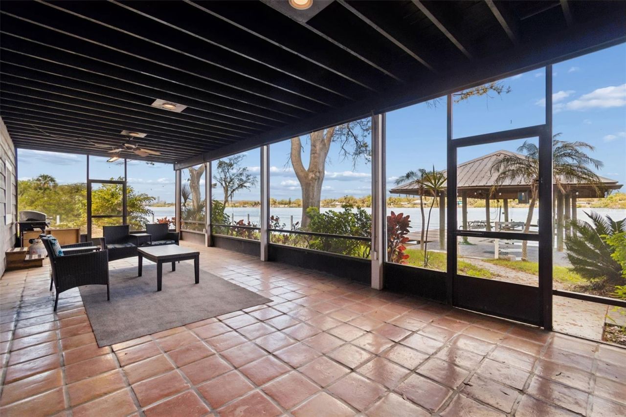 9901 Bay Drive, Gibsonton, FL 33534 Photo