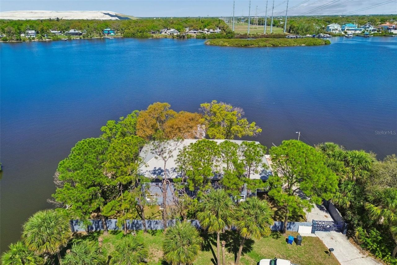 9901 Bay Drive, Gibsonton, FL 33534 Photo