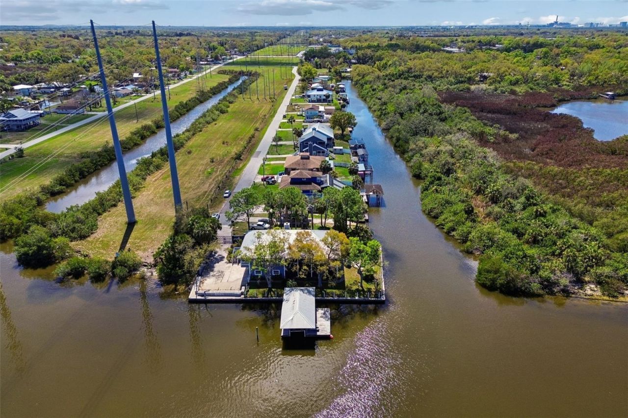9901 Bay Drive, Gibsonton, FL 33534 Photo