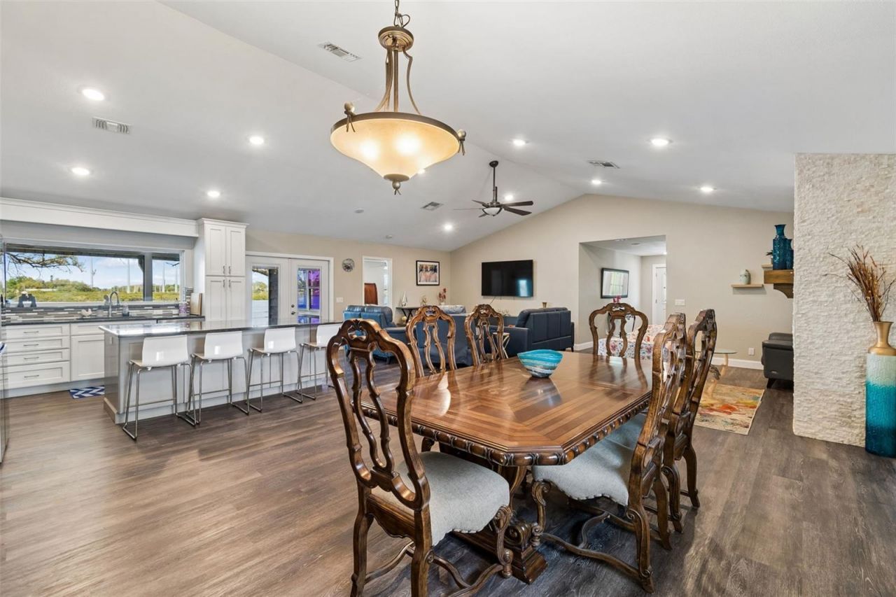 9901 Bay Drive, Gibsonton, FL 33534 Photo