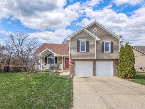 648 SE Ashton Drive, Lee's Summit, MO 64063