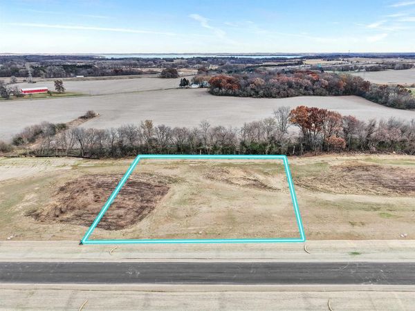 260 Hawks View Drive, Edgerton, WI 53534